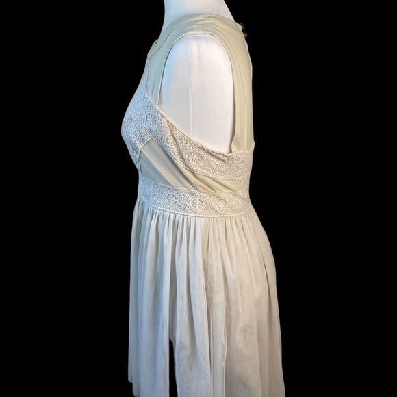 Gianni Bini Champagne Tulle Mini dress in Size Medium - Picture 10 of 15